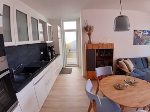 Kühlschrank, Mikrowelle, Ofen, Geschirrspüler