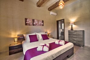 4 slaapkamers, een strijkplank/strijkijzer, reisbedje, gratis wifi