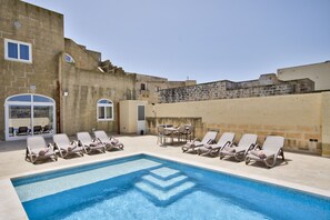 Outdoor pool, pool loungers - Ta Xandru Holiday Home with pool in Munxar Gozo (Munxar)