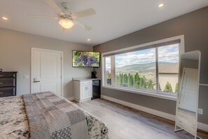 Chambre Double « Premier », 1 très grand lit, vue montagne