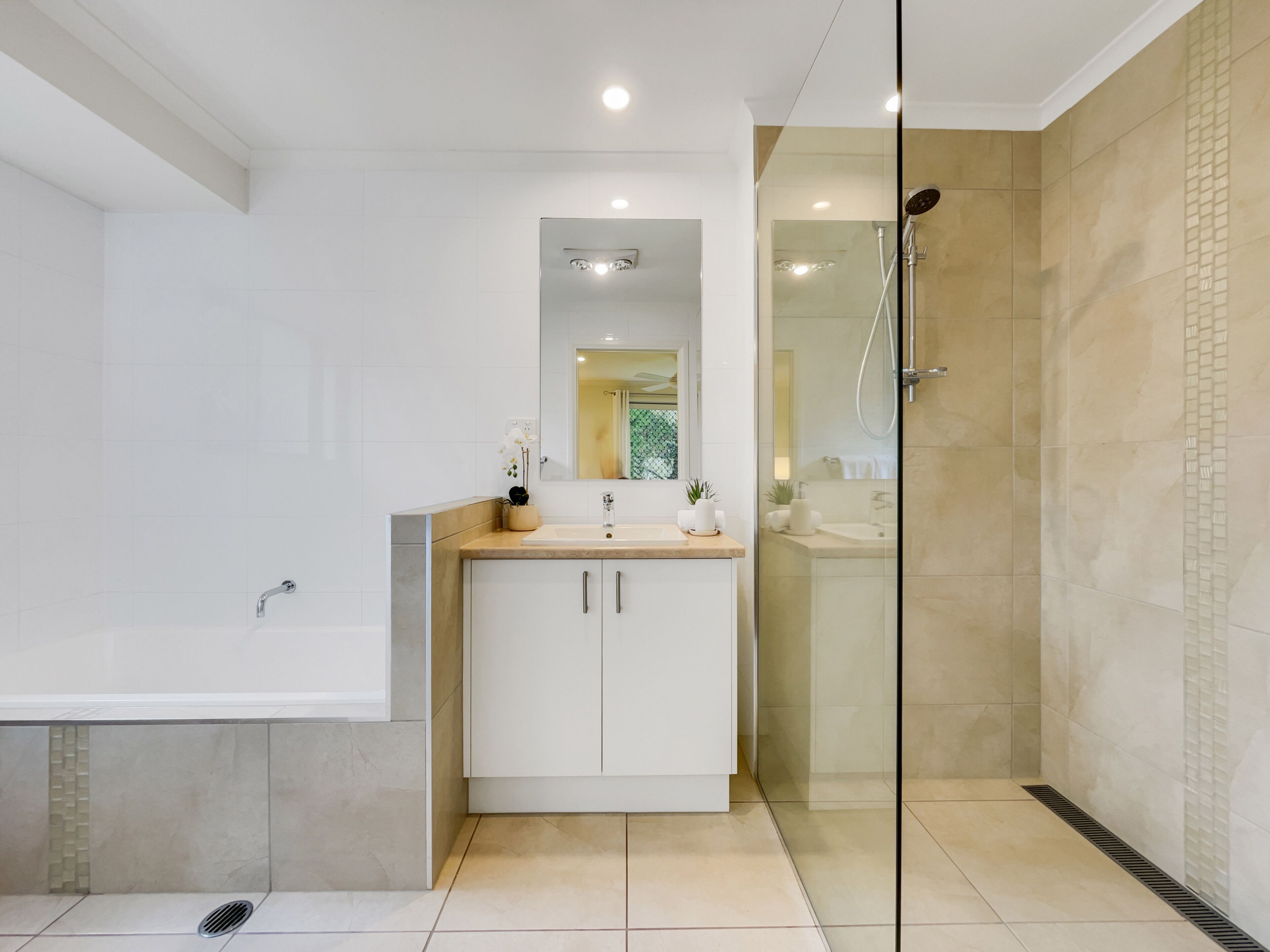 Family House, 3 Bedrooms, Kitchen, Garden View | Accessible bathroom