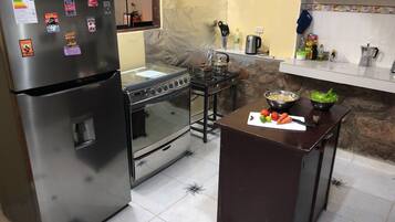 Refrigerador, microondas, horno, cafetera/tetera