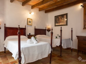 6 habitaciones, tabla de planchar con plancha, internet y ropa de cama 