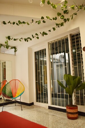 Interior - Africa house-Casa Hotel Laureles-La70 (Medellín)