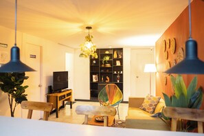 Älytelevisio, Netflix, ensi-iltaelokuvia, suoratoistopalvelut