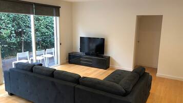 Family House | Living area | TV, Netflix