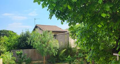 Very quiet townhouse renovated garden pool