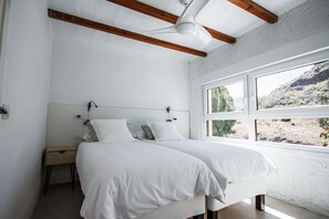 4 室のベッドルーム、セーフティボックス (室内)、アイロン / アイロン台、WiFi