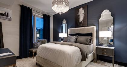 Downtown Exquisite Couples Weekend Getaway+Parking