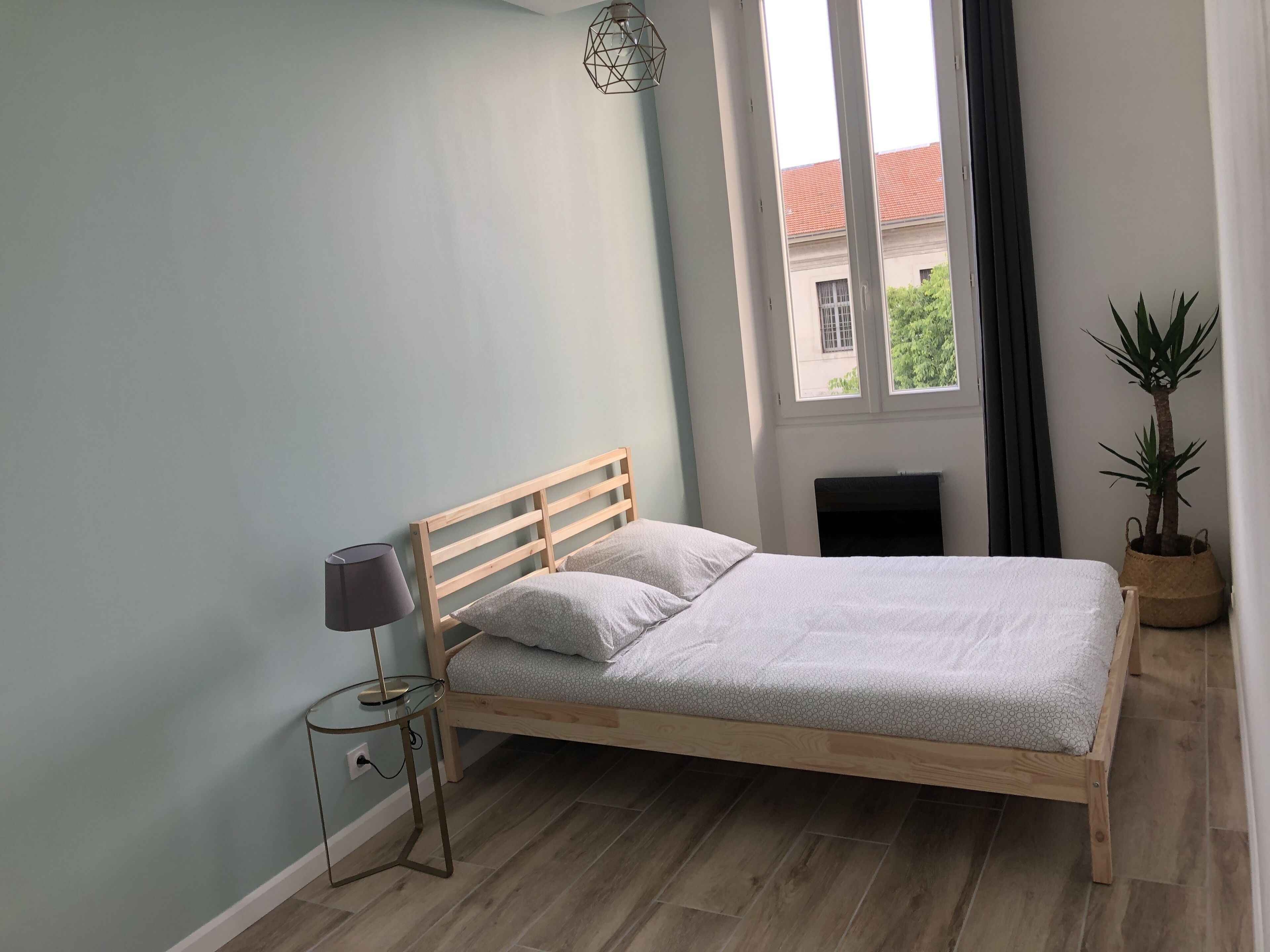 3 slaapkamers, een strijkplank/strijkijzer, wifi, beddengoed