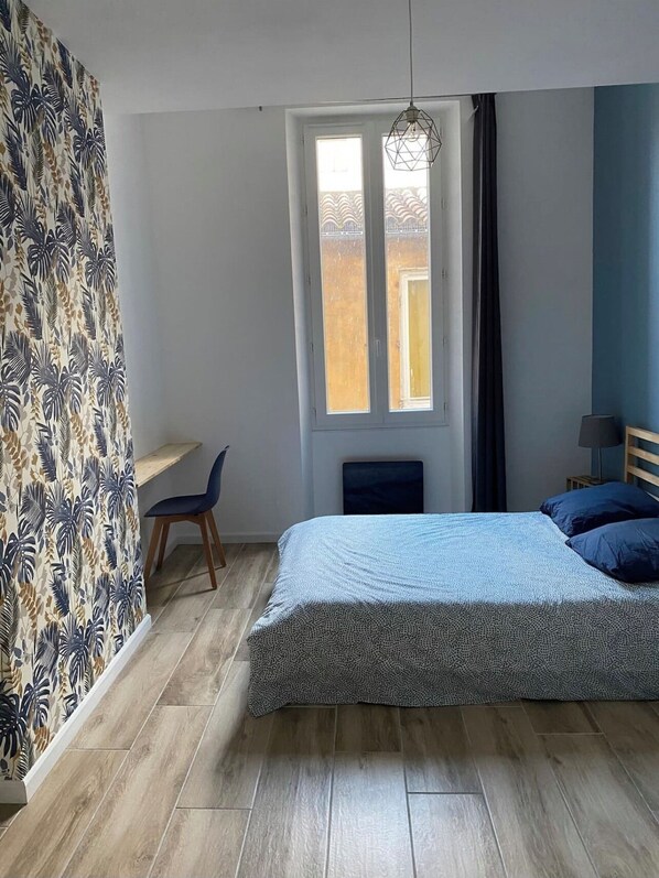 3 chambres, fer et planche à repasser, Wi-Fi, draps fournis