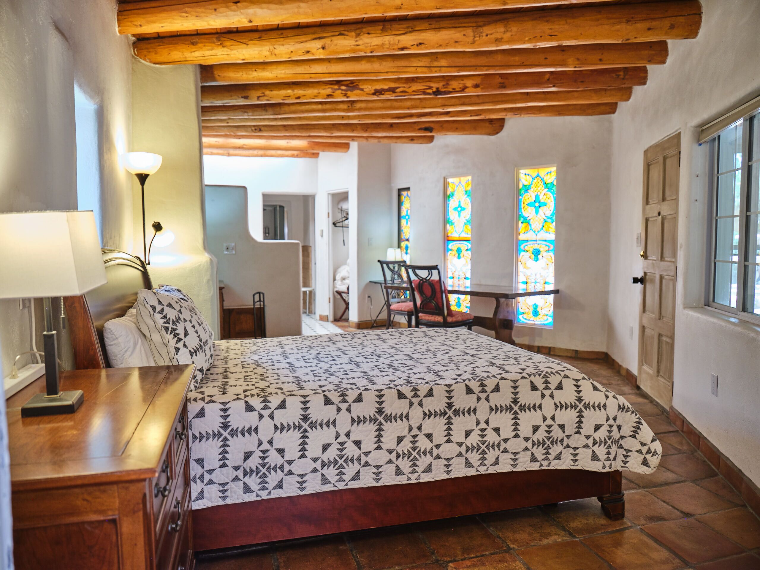 6 habitaciones, escritorio, tabla de planchar con plancha y wifi gratis 