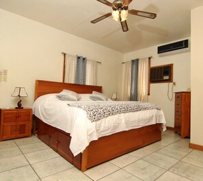 3 bedrooms, iron/ironing board, travel cot, free WiFi - Beautiful Home with Mountain Views and Pool (San Ignacio Town)