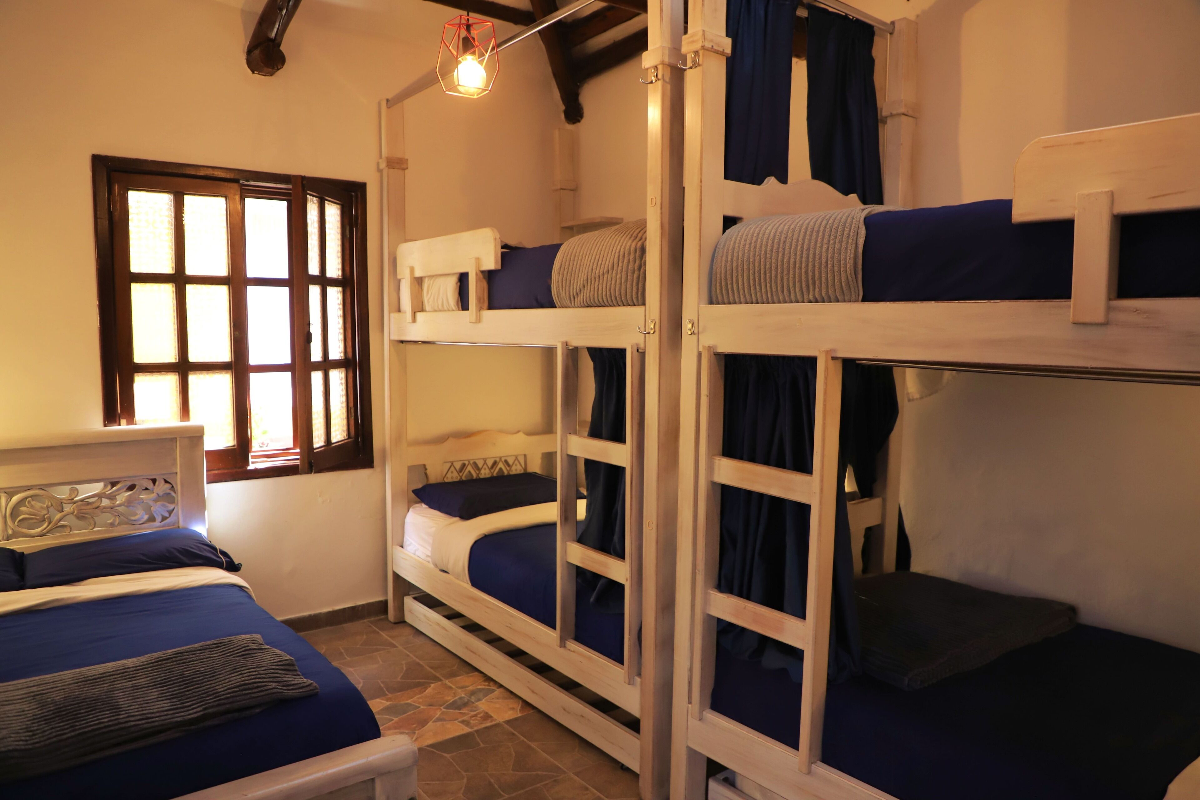 Basic Room | Premium bedding, down comforters, Tempur-Pedic beds, in-room safe