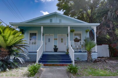 East side cottage✨10 min to Downtown✨15 min to NAS✨20 min to Pensacola Beach
