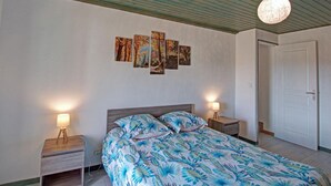 2 bedrooms, WiFi (free) - Cottage Les Hortensias in Pralong - Charm and Comfort for 4 Guests with Internet (Pralong)