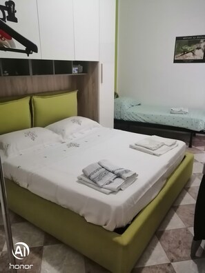 2 bedrooms, iron/ironing board, travel crib, free WiFi - Ludovica's dream house  (Bagheria)