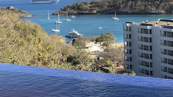 室外游泳池,恒温泳池,日光浴躺椅