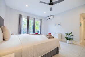 2 chambres, coffres-forts dans les chambres, bureau