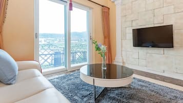 Duplex, Bathtub (25 PY, Raonjena) | Living room | Flat-screen TV