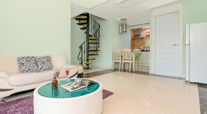 Duplex, Bathtub (33 PY, Nareusyaraon) | Living area | Flat-screen TV - Gyeongju Woorinuri Pension (Gyeongju)