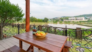 Duplex, Bathtub (33 PY, Nareusyaraon) | Terrace/patio
