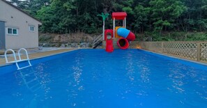 Kolam renang terbuka