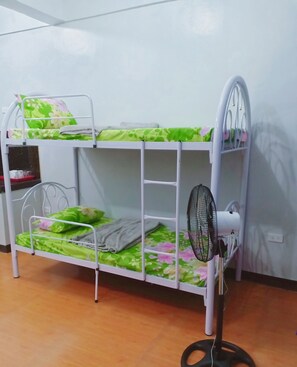 Rollaway beds, free WiFi, bed sheets - Digueboy Backpackers (Coron)