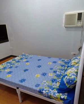 Basic-Zweibettzimmer | Zustellbetten, kostenloses WLAN, Bettwäsche