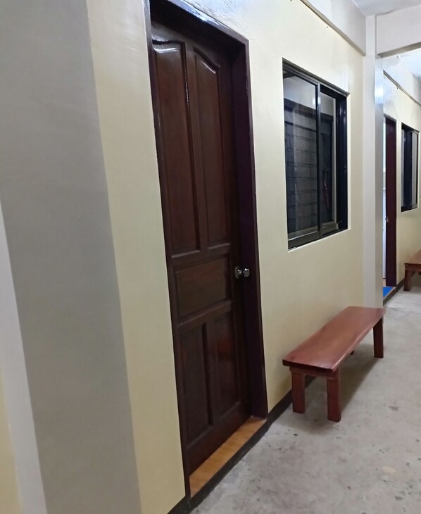 Exterior detail - Digueboy Backpackers (Coron)