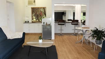 Ardeena Deluxe Suite | Private kitchenette