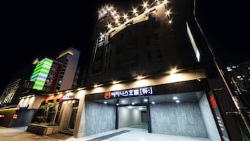 Fachada de la propiedad