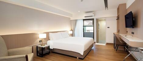 Habitación Deluxe doble | Ropa de cama hipoalergénica, minibar, escritorio