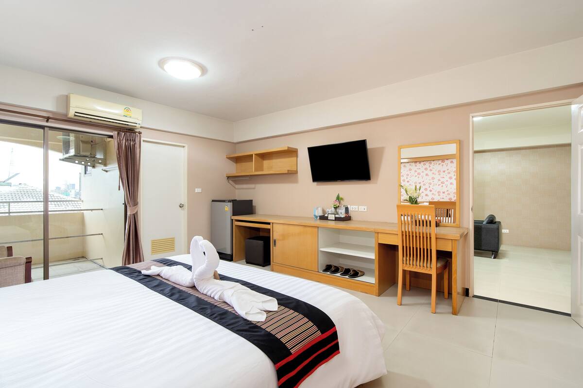 Suite, 1 kamar tidur | 1 kamar tidur, seprai antialergi, minibar, dan meja kerja