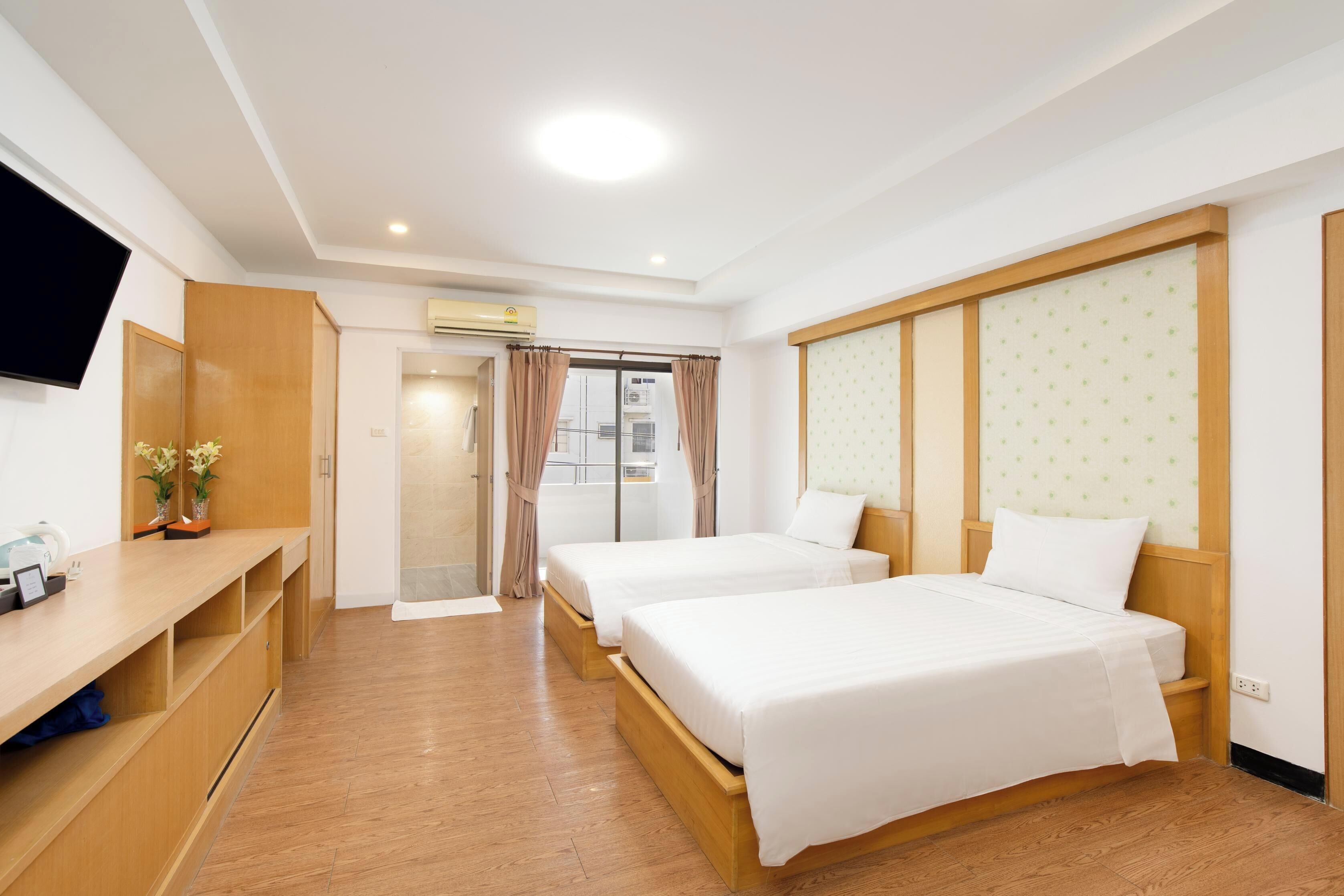 Quarto duplo superior | Roupas de cama antialérgicas, frigobar, escrivaninha