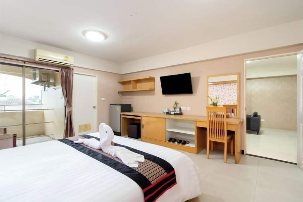 1 quarto, roupas de cama antialérgicas, frigobar, escrivaninha