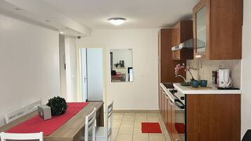 Microwave, oven, stovetop, coffee/tea maker