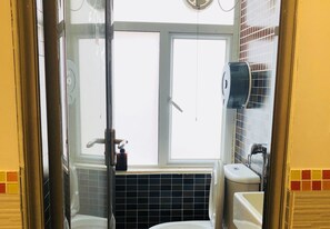 Double Room | Bathroom - ChungKiu Come Inn (Hong Kong)