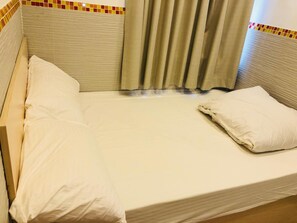 Free WiFi, bed sheets - ChungKiu Come Inn (Hong Kong)