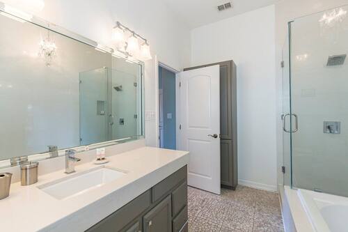 Luxury House, 3 Bedrooms | Bathroom | Combined shower/tub, towels