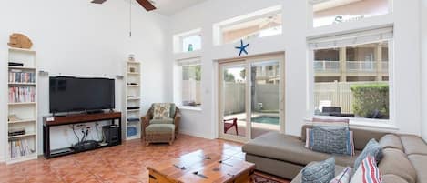 Casa Luxury, 3 camere da letto | Soggiorno | TV a schermo piatto 55 pollici con canali digitali, TV, Netflix