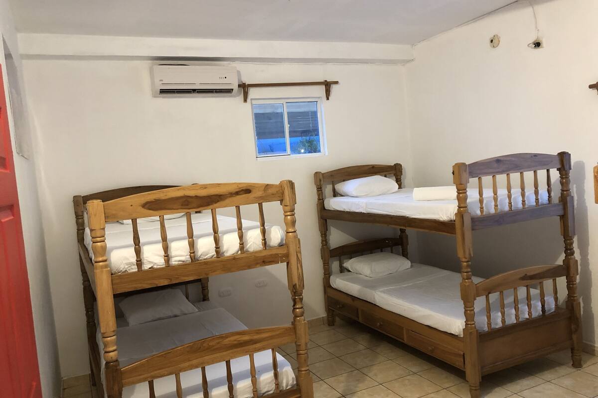 Quarto econômico | Camas extras/dobráveis (sobretaxa), Wi-Fi de cortesia, roupa de cama