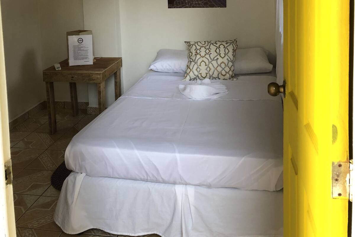 Quarto casal júnior | Área de estar | TV de tela plana