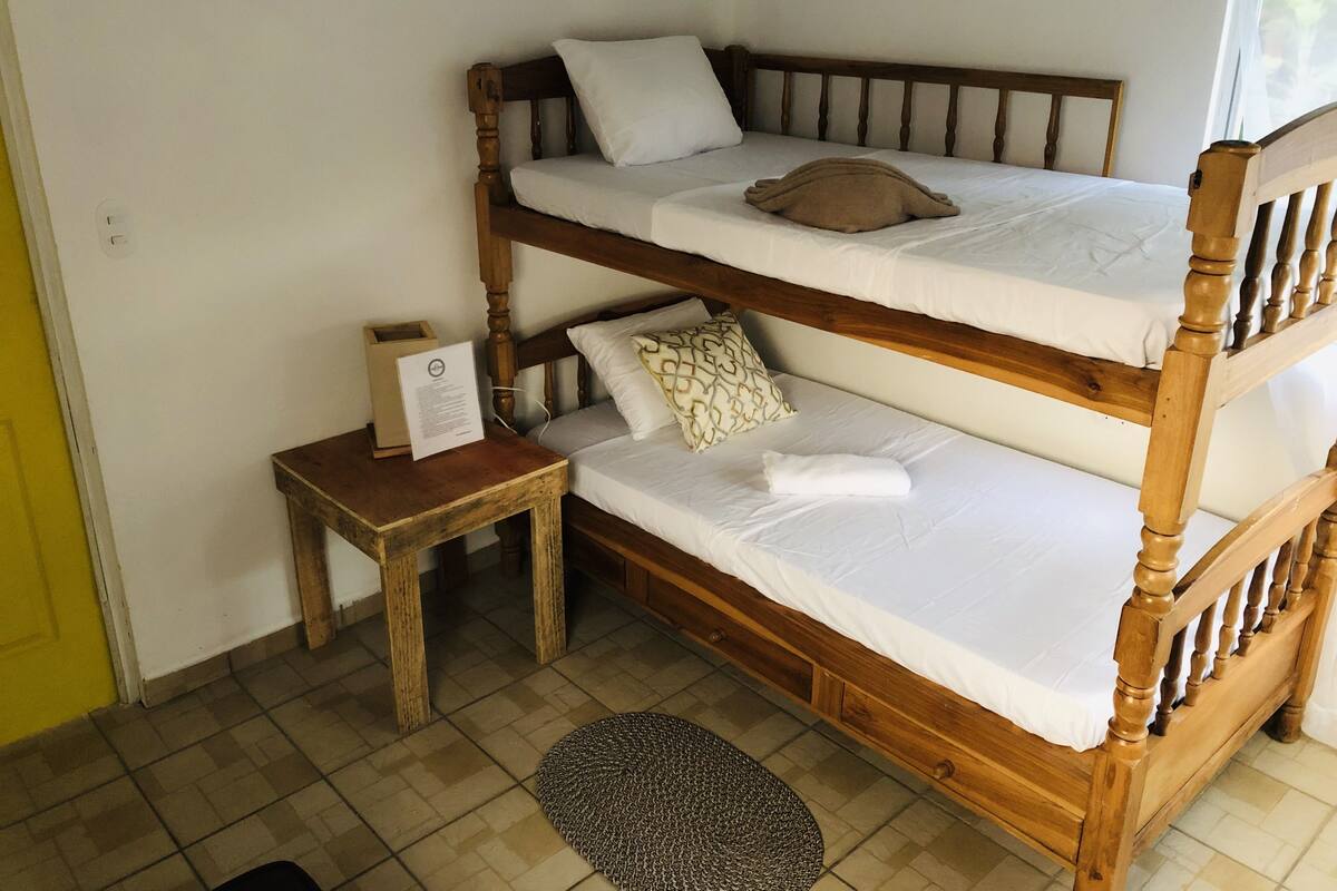 Quarto standard | Camas extras/dobráveis (sobretaxa), Wi-Fi de cortesia, roupa de cama