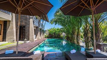 Outdoor pool, pool umbrellas, sun loungers