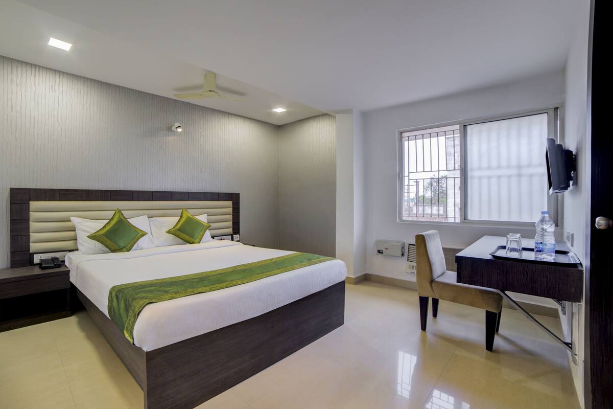 Iron/ironing board, rollaway beds, free WiFi, bed sheets