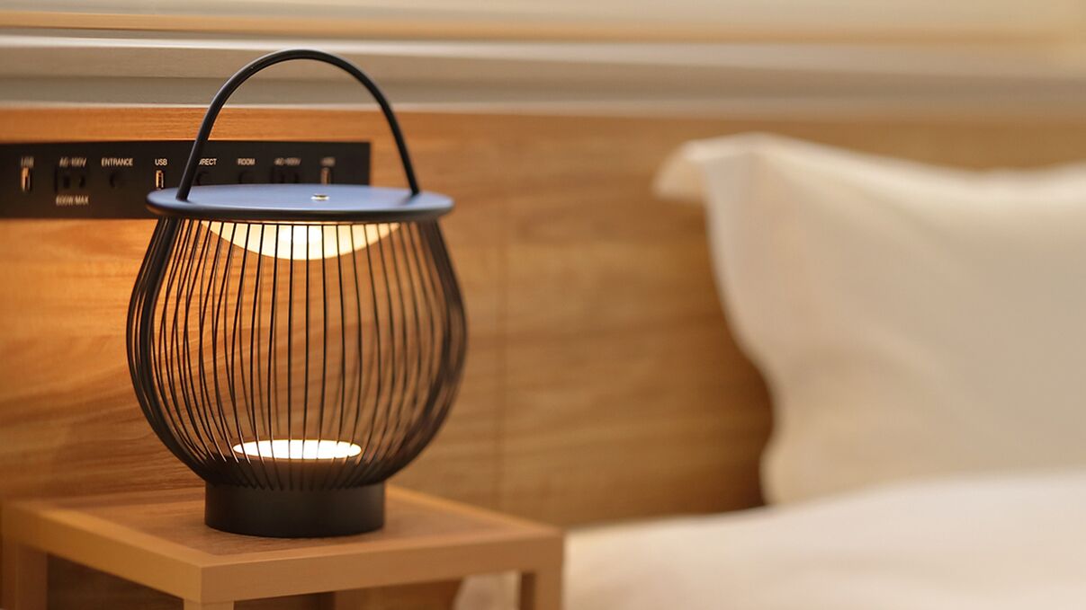 セーフティボックス (室内)、遮光カーテン、WiFi (無料)、ベッドシーツ