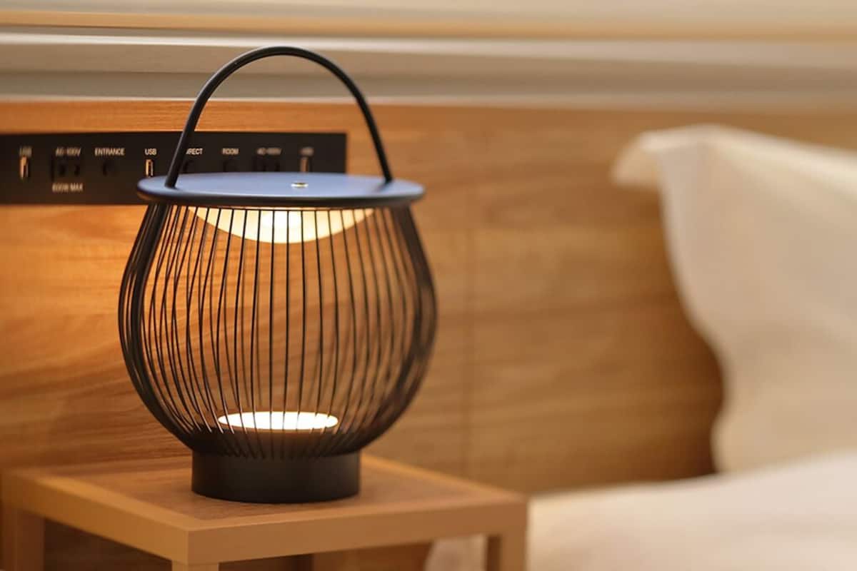 セーフティボックス (室内)、遮光カーテン、WiFi (無料)、ベッドシーツ