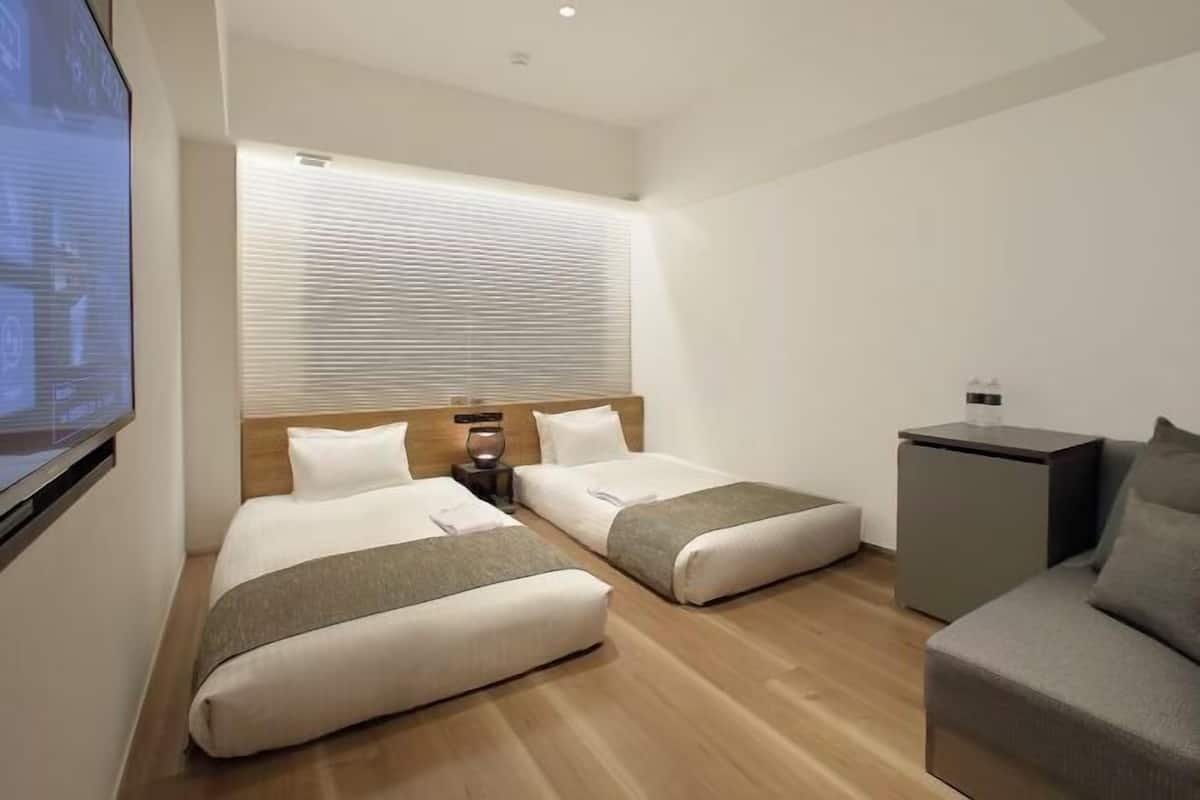 In-room safe, blackout curtains, free WiFi, bed sheets