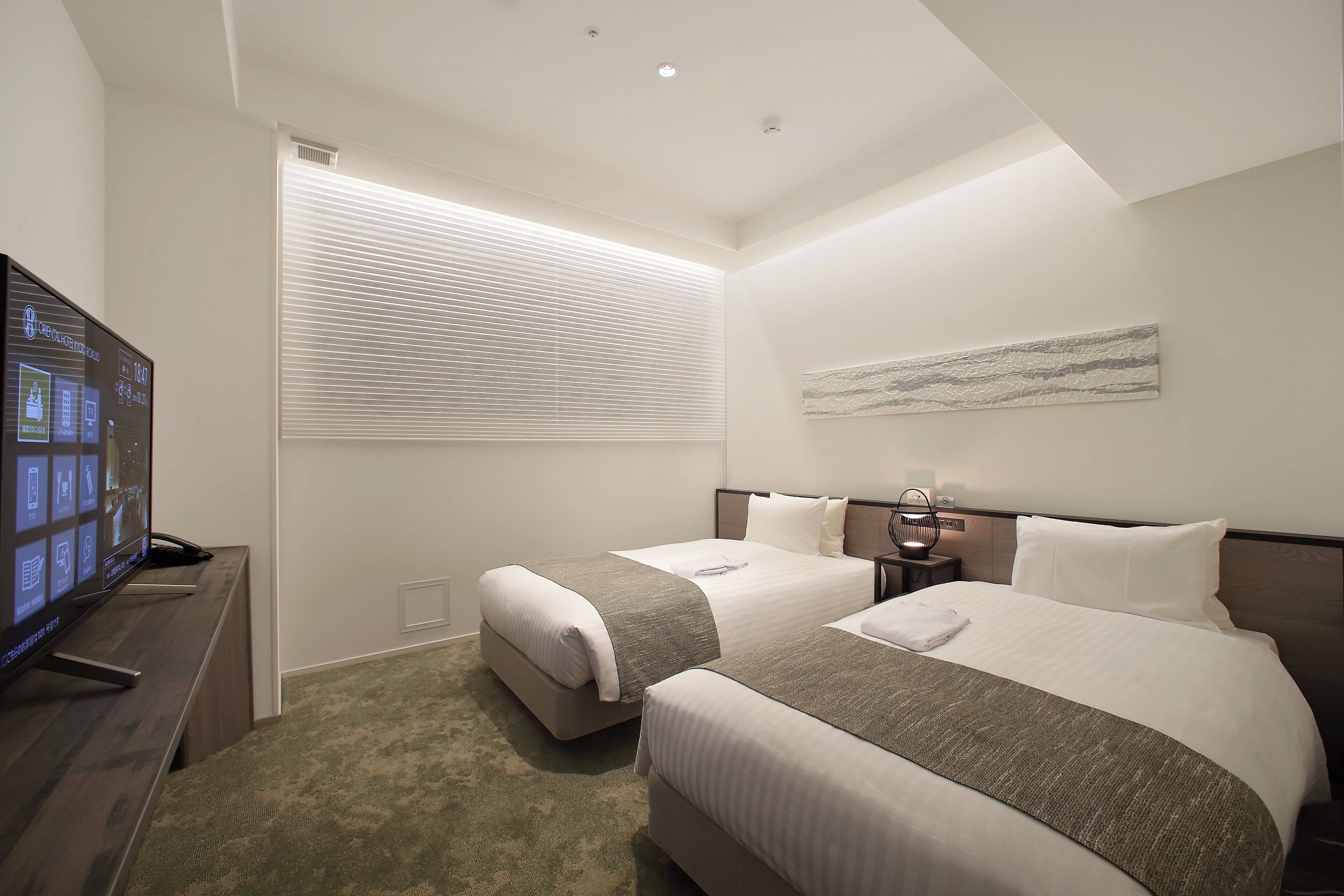 Universal Twin Room | In-room safe, blackout drapes, free WiFi, bed sheets